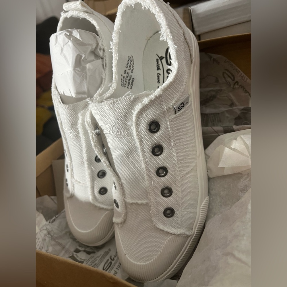 NIB Sbicca Creole Slip On Sneakers in Ivory White - Size 8 - Picture 3 of 6